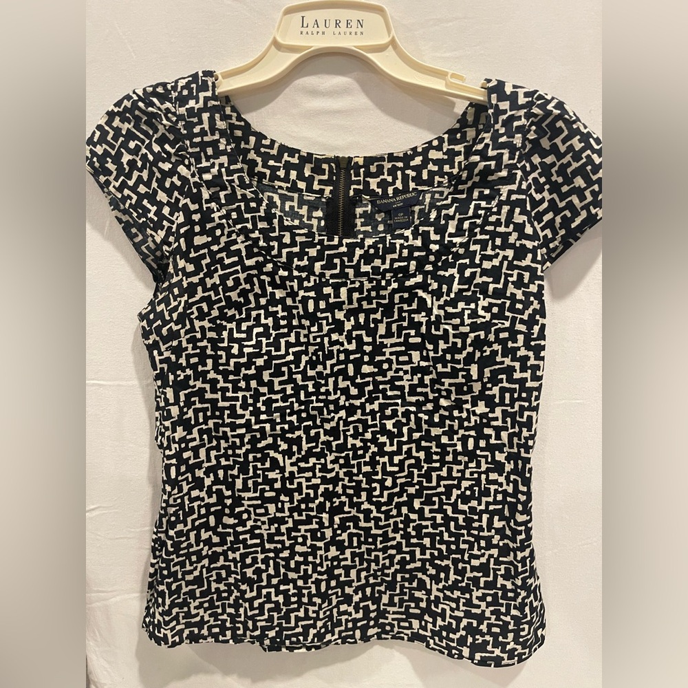 Banana Republic size 0 petite Black and White Women's Top sleeveless zipper back
